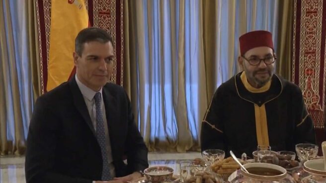 Pedro Sánchez y Mohamed VI, juntos durante el banquete de Iftar. Pedro Sánchez y Mohamed VI, juntos durante el banquete de Iftar.