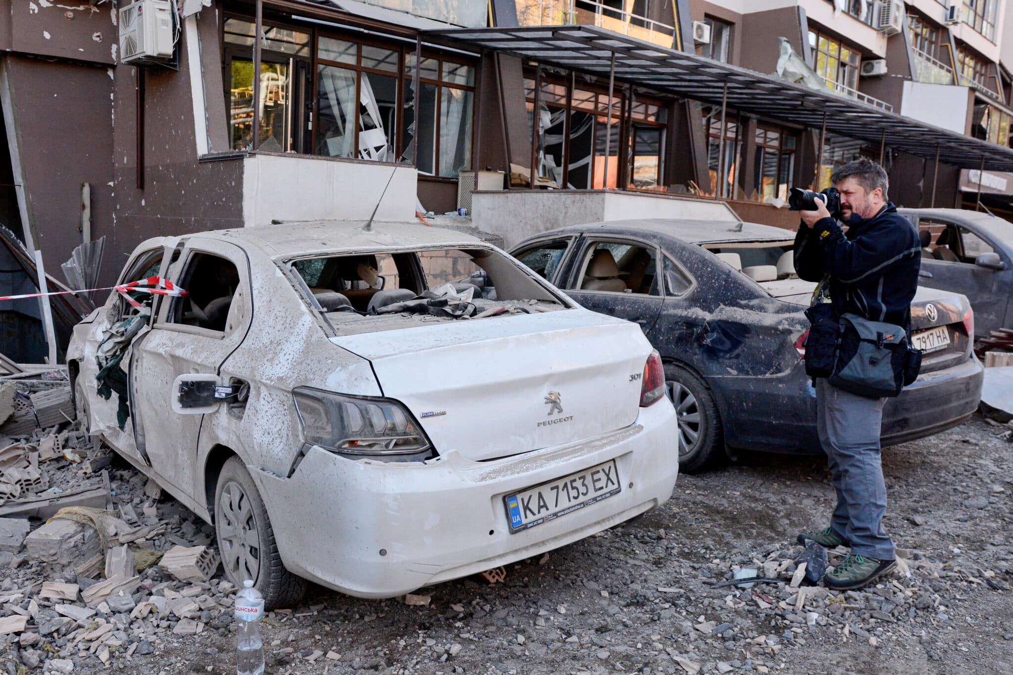 Un reportero gráfico hace su trabajo en Kiev