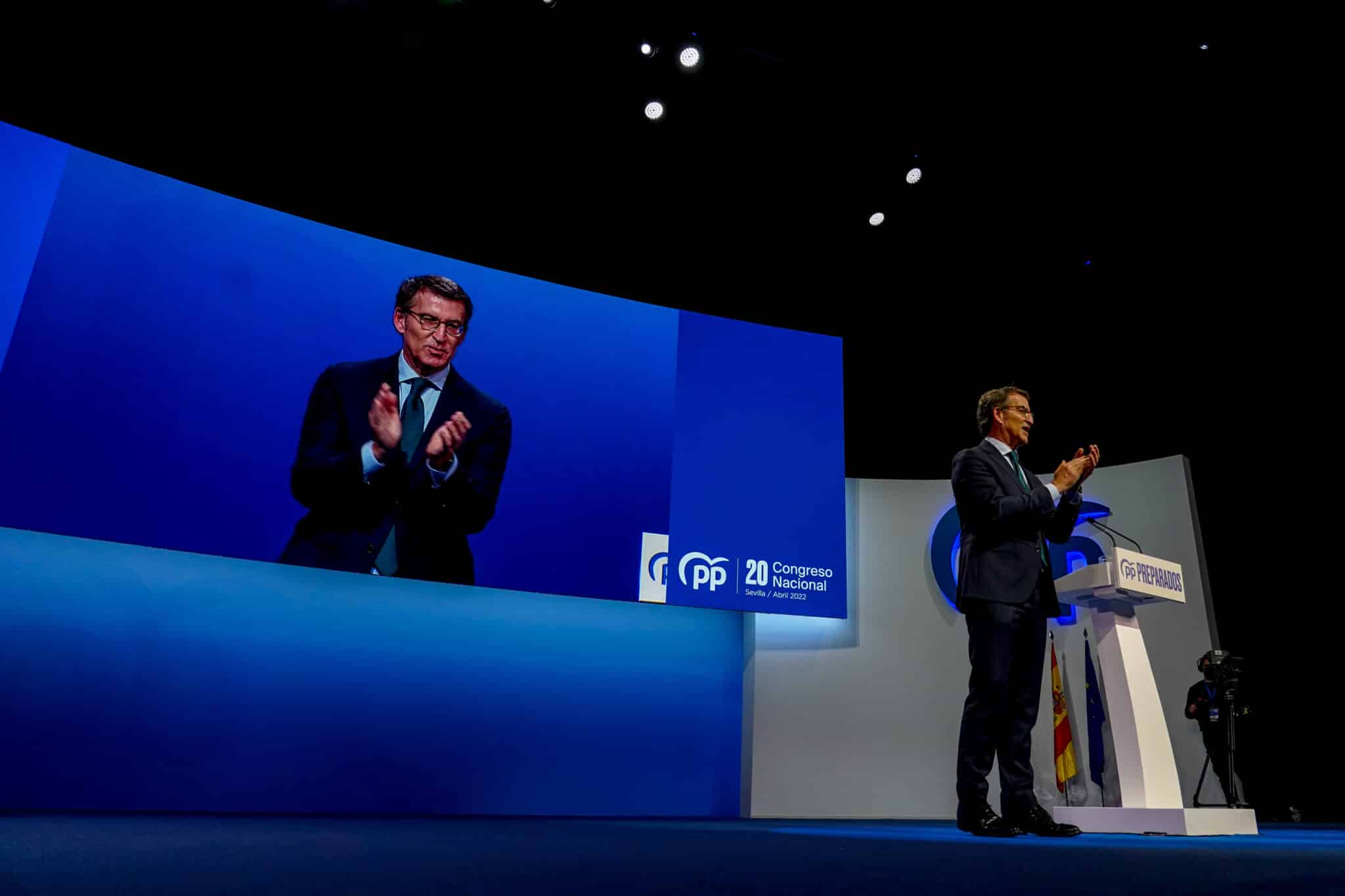 El presidente del partido del PP, Alberto Núñez Feijóo, durante su intervención en el congreso del PP.