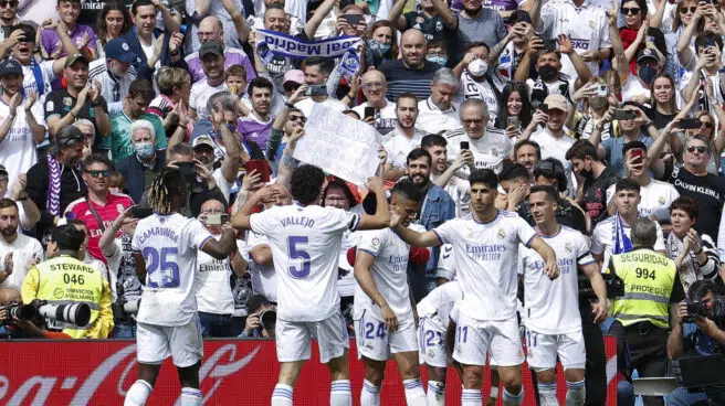 El Real Madrid conquista su trigésimo quinta Liga con un festival goleador
