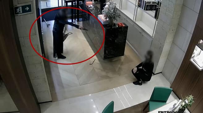 Un hombre disfrazado de anciana atraca una joyería en Barcelona Un hombre disfrazado de anciana atraca una joyería en Barcelona