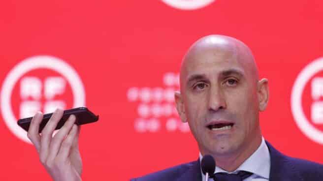 Luis Rubiales, durante la rueda de prensa en la que ha dado explicaciones sobre el polémico contrato de la Supercopa con Arabia Saudí y Gerard Piqué Luis Rubiales, durante la rueda de prensa en la que ha dado explicaciones sobre el polémico contrato de la Supercopa con Arabia Saudí y Gerard Piqué