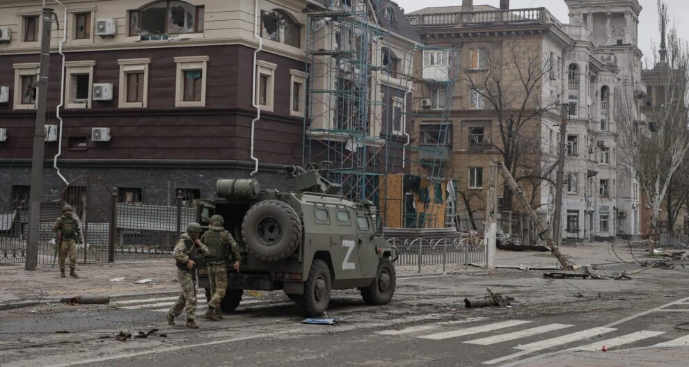 El ejército ruso en las calles de Mariúpol (Ucrania)