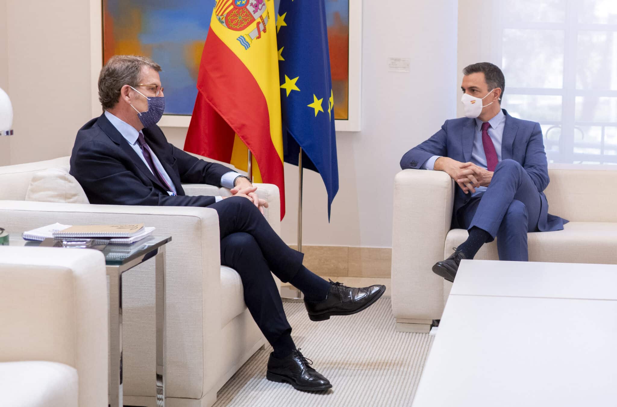 Alberto Núñez Feijóo y Pedro Sánchez, durante su reunión este jueves