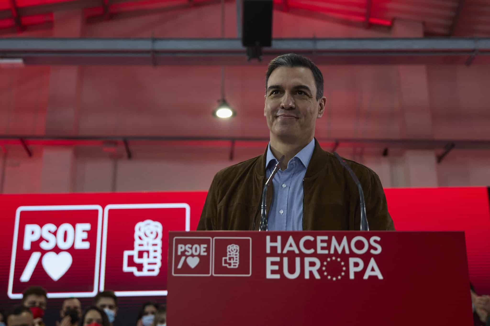 El presidente del Gobierno, Pedro Sánchez, interviene en un acto del PSOE en el Espacio Rastro de Madrid, este sábado.