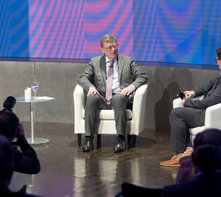 Ximo Puig defiende a Porcelanosa tras el dardo de Zelenski: "Es una empresa absolutamente responsable"