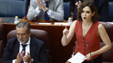 Ayuso, a Mónica García: "Viene de Podemos, sabe bien el sistema criminal que hay tras las drogas"