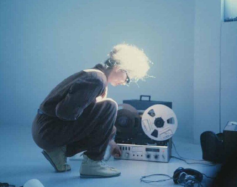 'Sisters with Transitors': la revolución feminista a través de la música electrónica