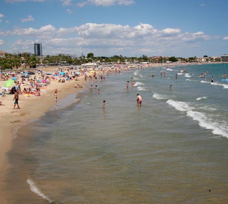 Muere un hombre de 73 años ahogado en la playa de Cambrils (Tarragona)