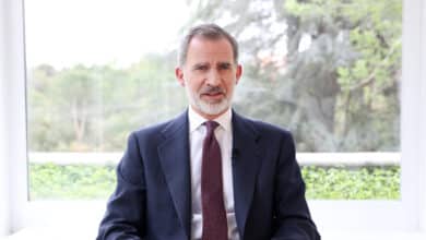 Felipe VI y el rey emérito acuerdan por teléfono verse en Madrid