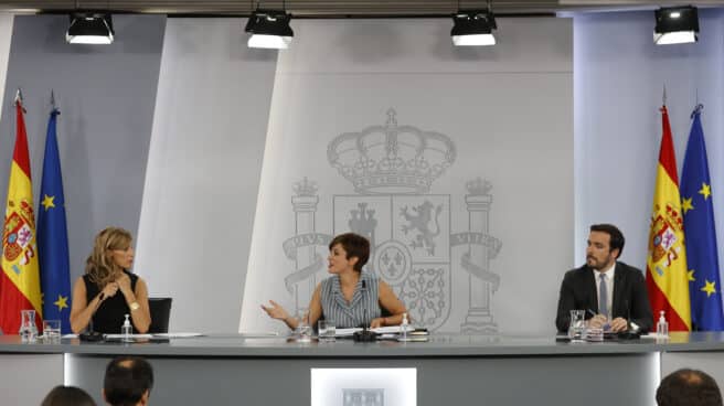 Díaz, Rodríguez y Garzón, tras el Consejo de Ministros. Díaz, Rodríguez y Garzón, tras el Consejo de Ministros.