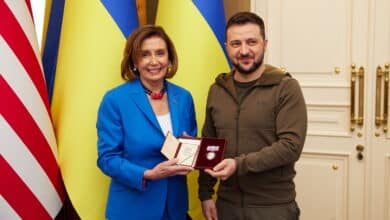 Nancy Pelosi visita a Zelensky por sorpresa: "Estaremos con ustedes hasta el final"