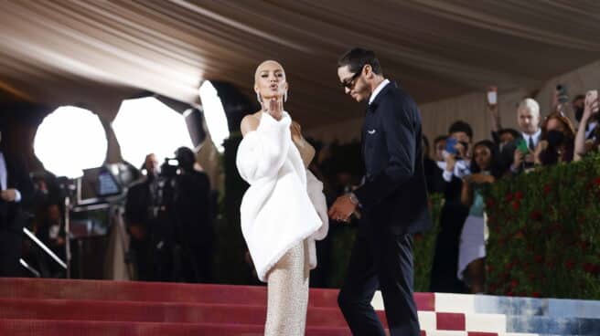 Kim Kardashian Met Gala 2022 Kim Kardashian con el vestido de Marilyn Monroe de "Happy Birthday Mr. President" en la Met Gala 2022