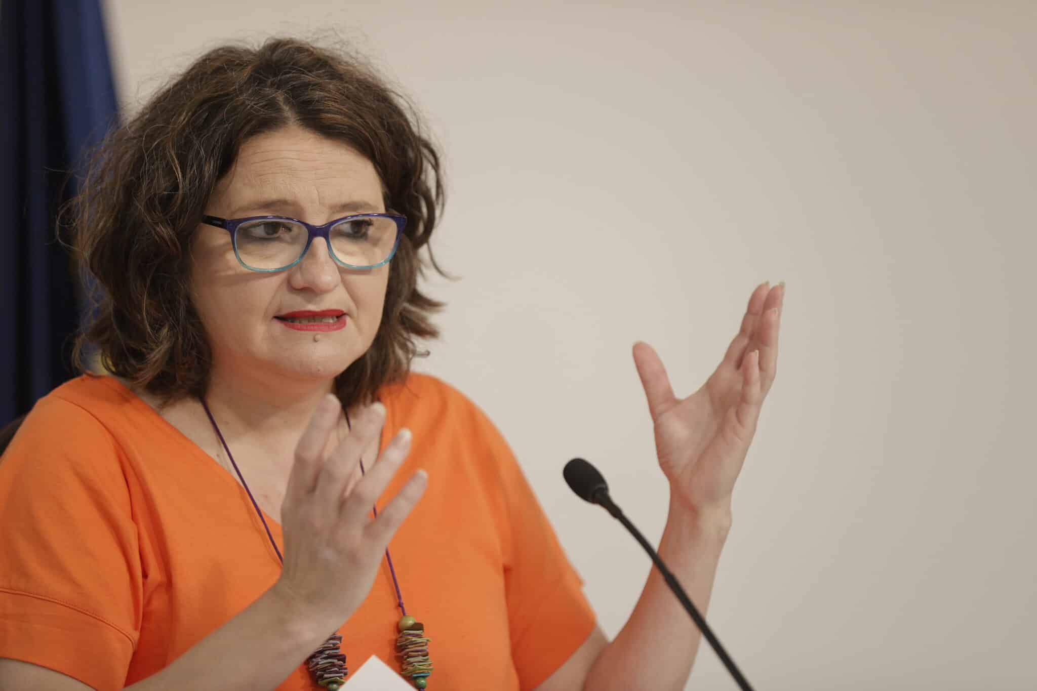 La vicepresidenta y Portavoz del Gobierno valenciano, Mónica Oltra, durante la rueda de prensa posterior al Pleno del Consell.