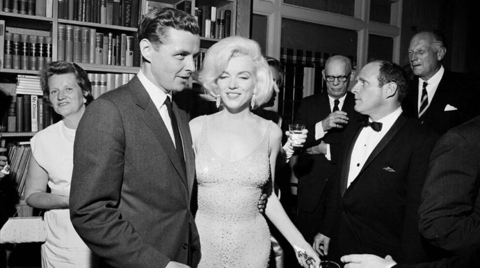 Marilyn Monroe con el vestido que cantó a John F. Keneddy en 1962 "Happy birthday Mr. President", vestido que usó Kim Kardashian en la Met Gala de 2022