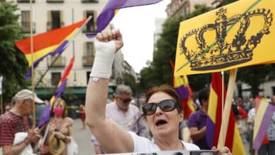 La concentración contra el rey emérito reúne a 300 personas en Madrid