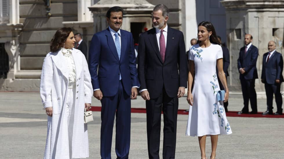 Los Reyes con el emir de Qatar y su esposa en el Palacio Real.