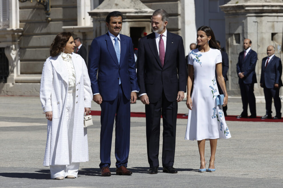 Los Reyes con el emir de Qatar y su esposa en el Palacio Real.