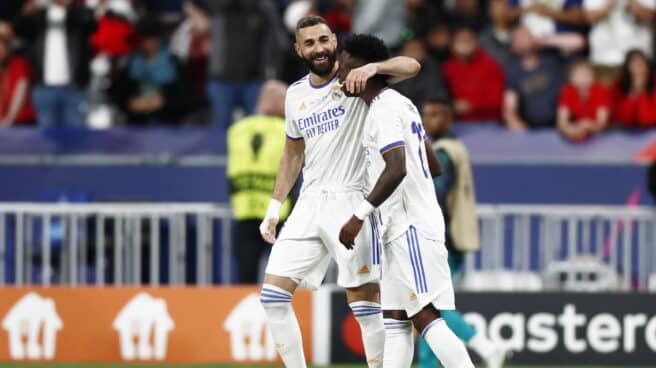 Benzema y Vinicius en el partido final de Champions