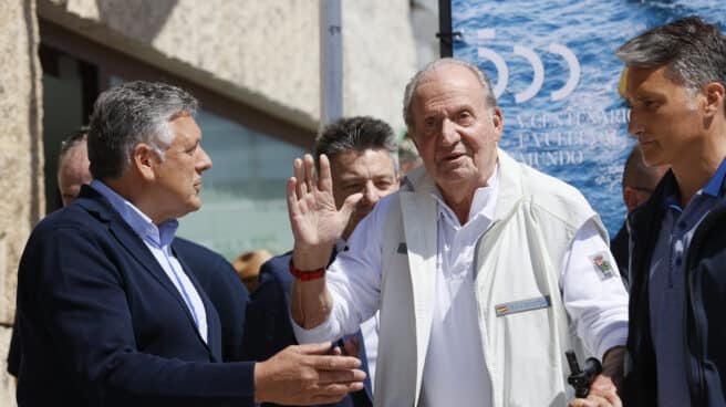 El rey emérito Juan Carlos I a su llegada al Club Náutico de Sanxenxo