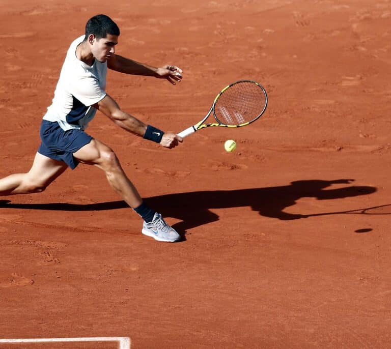 Alcaraz se despide de Roland Garros en cuartos con la cabeza alta: pierde con Zverev en cuatro sets