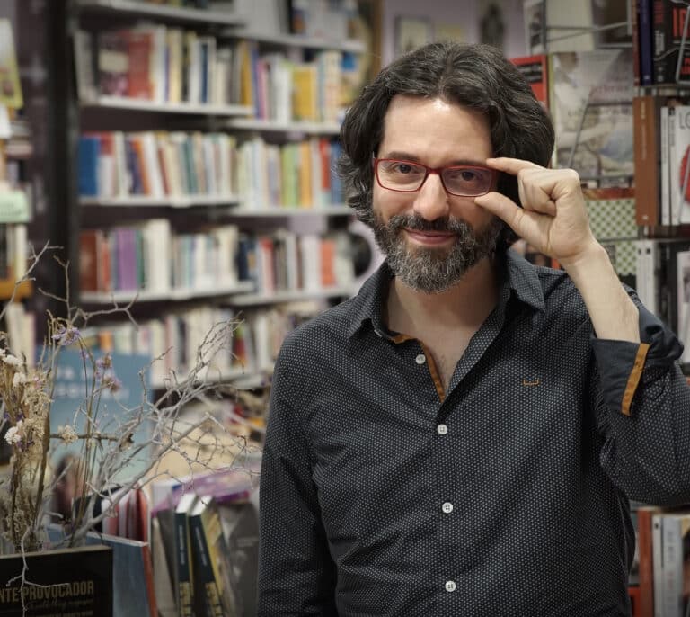 Andrés Neuman publica 'Umbilical': "Quería mostrar el tipo de vínculo que se establece con el padre antes de nacer"