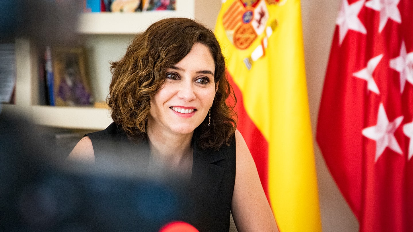 La presidenta de la Comunidad de Madrid, Isabel Díaz Ayuso, durante su entrevista con Victoria Prego