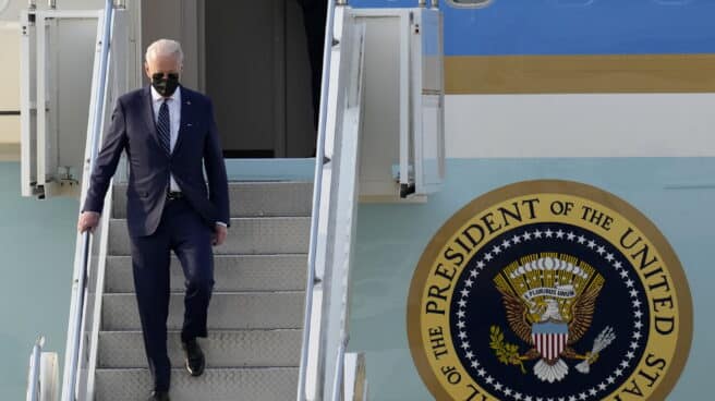 Joe Biden, presidente de EEUU, baja del Air Force One