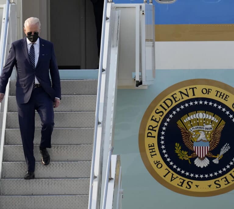 Biden cambia su política de Cuba y Venezuela