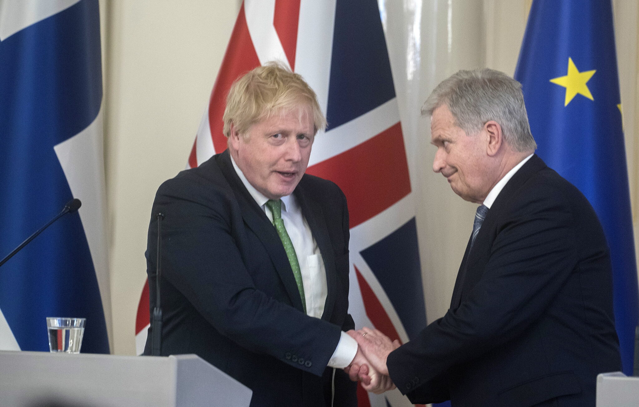 Boris Johnson con el presidente de Finlandia
