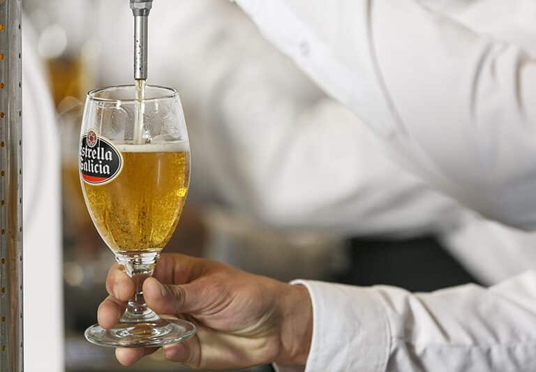 Estrella Galicia dispara sus ventas de cerveza casi un 30% y supera el nivel prepandemia