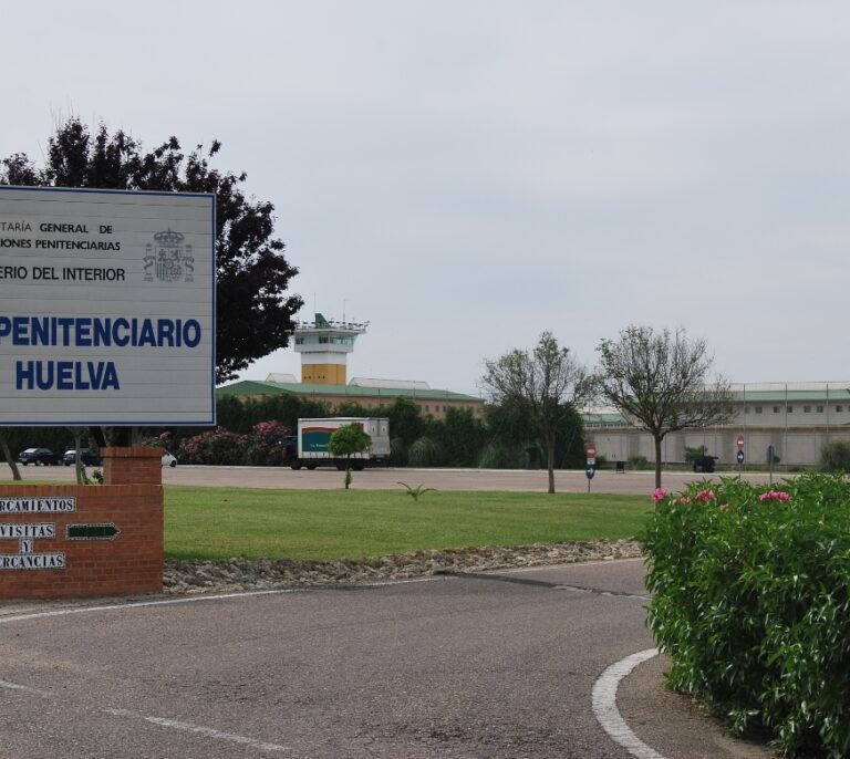 Herido grave un interno de la cárcel de Huelva tras provocar un incendio en su celda de aislamiento