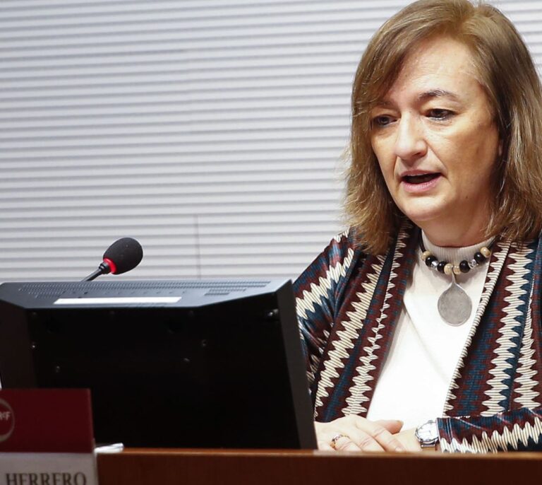 La autoridad fiscal modera el "optimismo" del Gobierno con el crecimiento y recorta su previsión al 2,3%