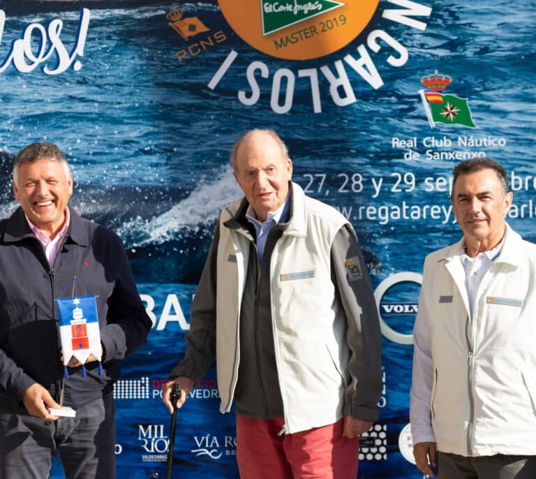 El alcalde de Sanxenxo sugiere que el rey emérito podría llegar el viernes