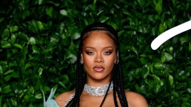 La historia de la tiara que ha coronado a Rihanna