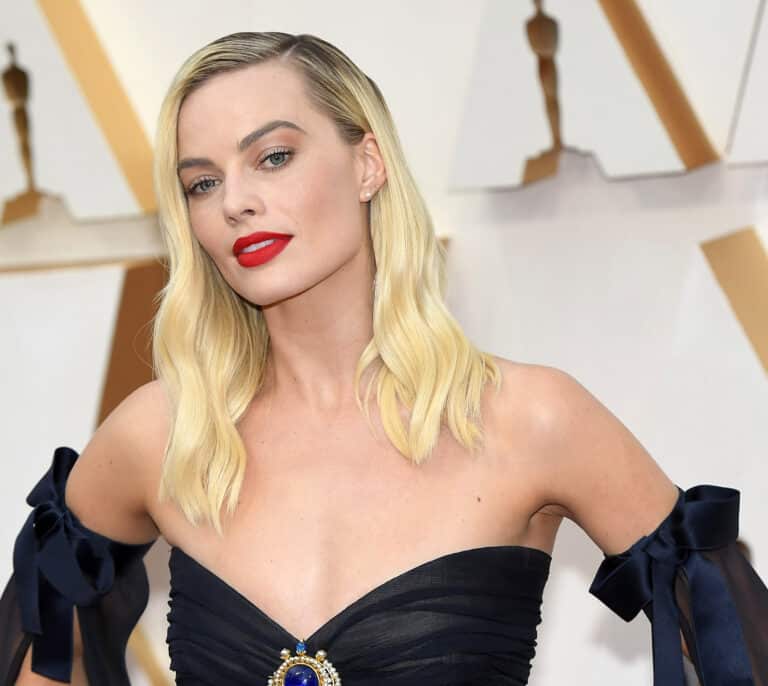 Margot Robbie toma el barco de Jack Sparrow y destrona a Johnny Depp de 'Piratas del Caribe'