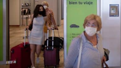 La UE elimina la obligatoriedad de la mascarilla en aviones pero en España aún no