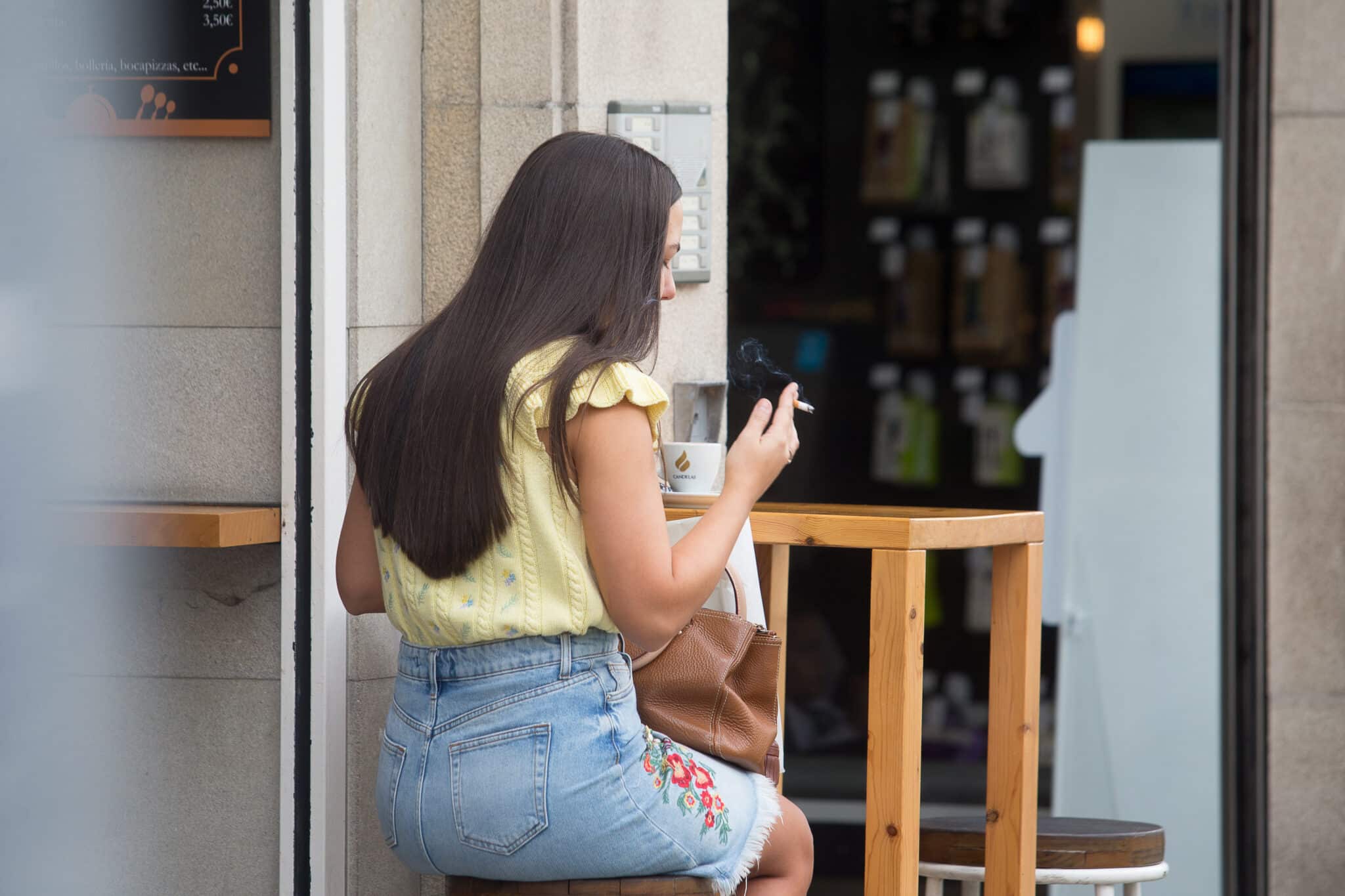 La tasa de 20 céntimos por cigarrillo que quiere implantar Cataluña para fomentar la devolución de colillas