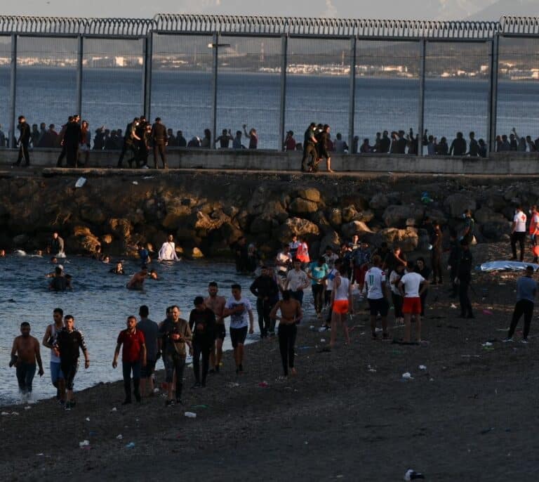 Unos 200 menores que llegaron en la avalancha siguen en Ceuta un año después