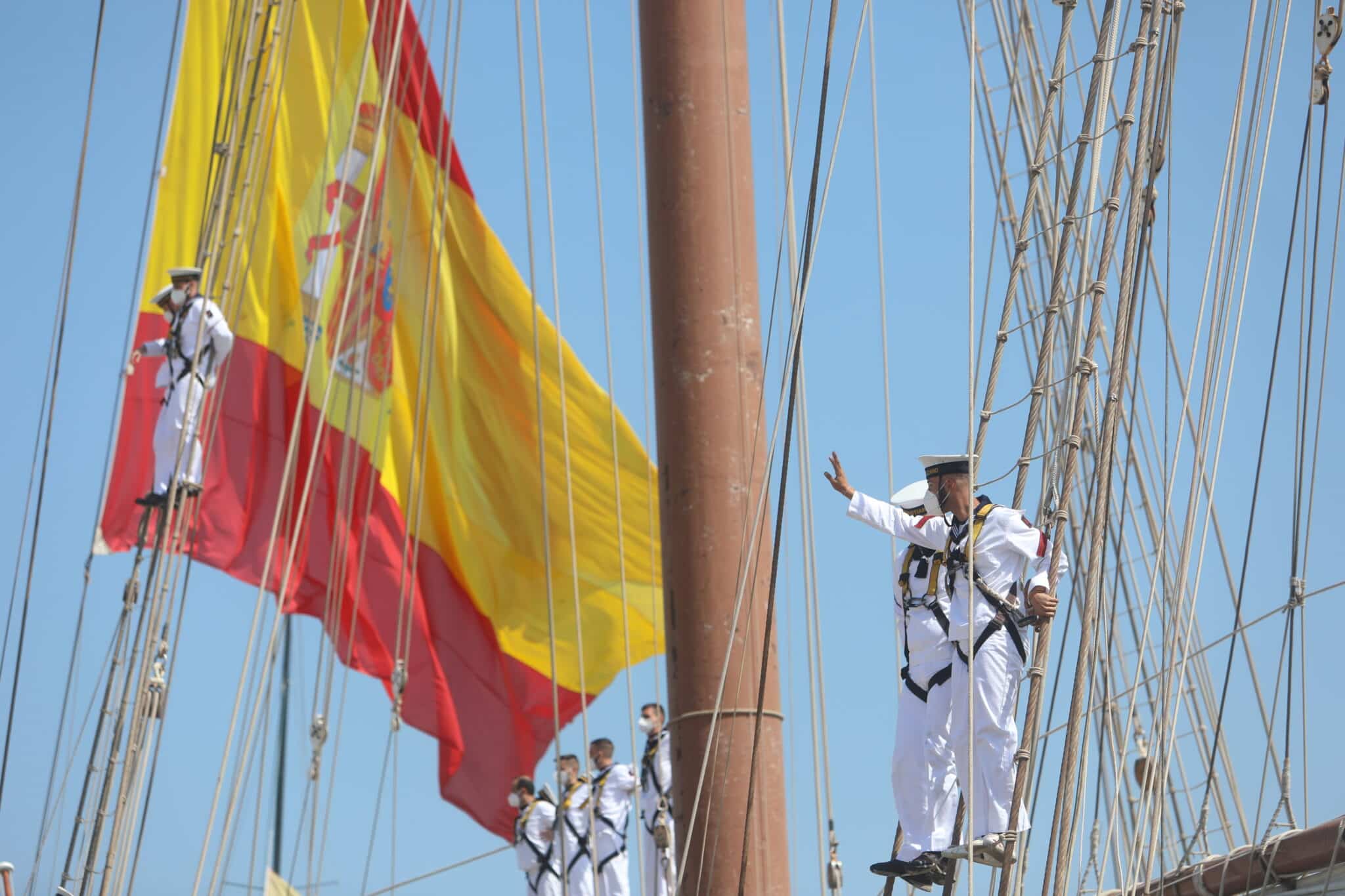 El buque escuela 'Juan Sebastián de Elcano' llega a Cádiz.