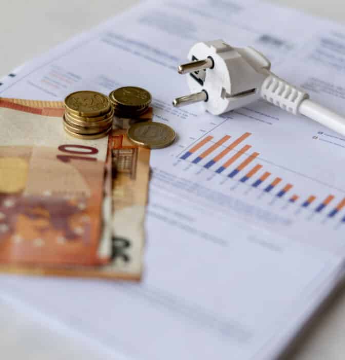 Los consumidores pagarán 3.150 millones de deuda eléctrica en sus facturas de la luz hasta 2028 
