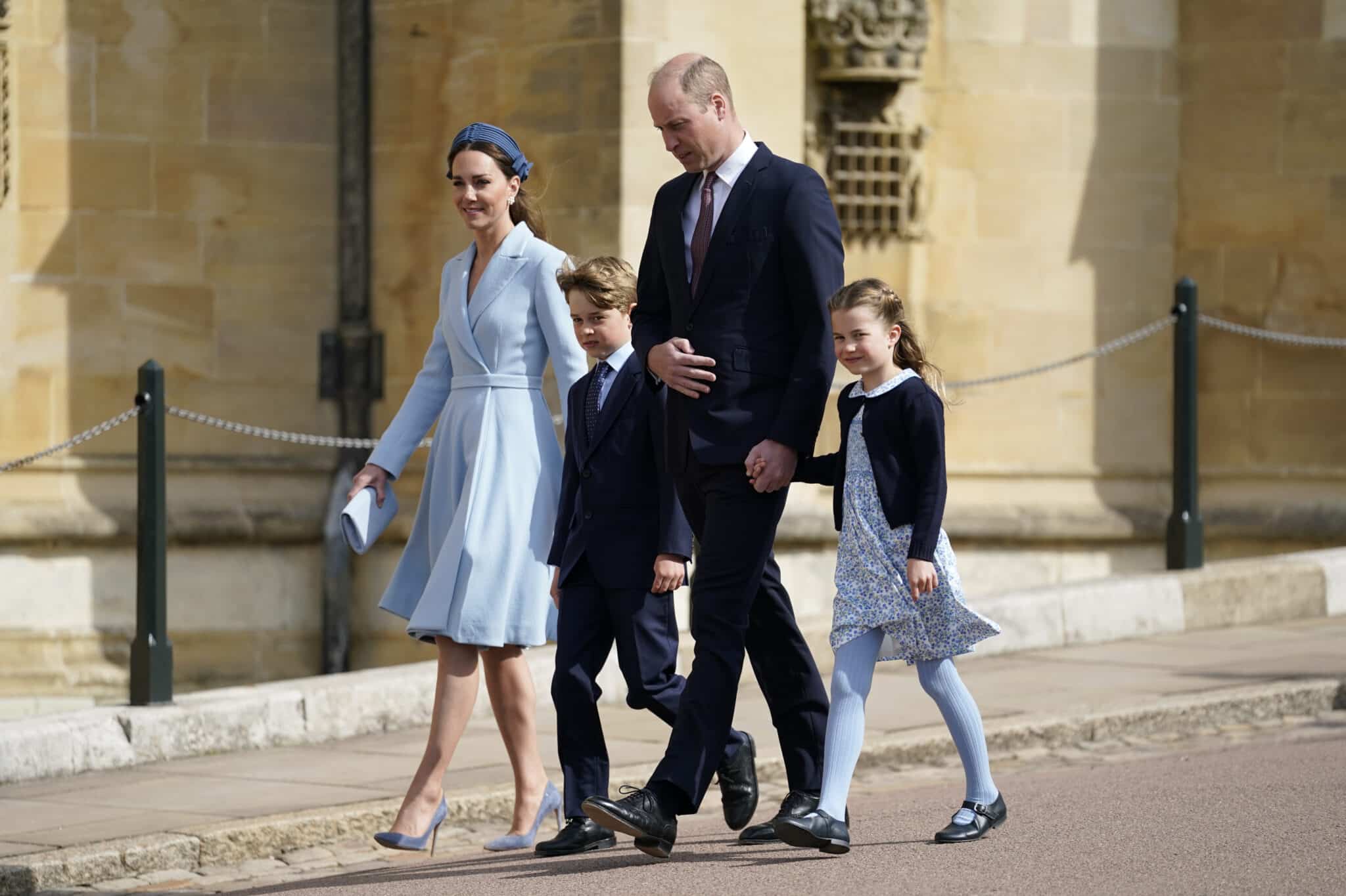 Kate Middleton y Guillermo, duques de Cambridge, con sus dos hijos mayores