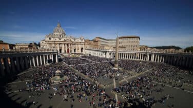 Cuáles son los requisitos para ser elegido Papa