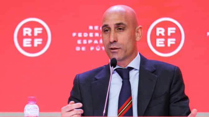 Paseo militar de Rubiales: ni una pregunta de los asambleístas sobre las sospechas de su gestión