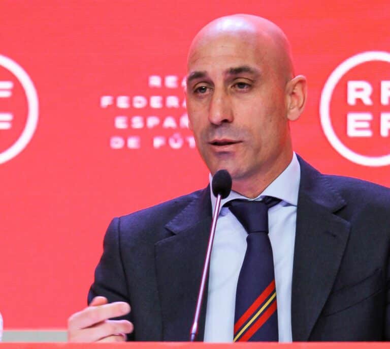 Paseo militar de Rubiales: ni una pregunta de los asambleístas sobre las sospechas de su gestión