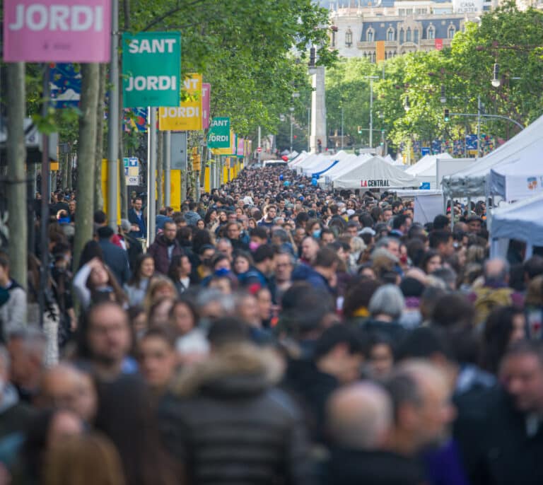 La incidencia se dispara desde el fin de la mascarilla en interiores y expertos piden "rectificar"