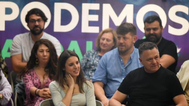 Juan Antonio Delgado (derecha), con la ministra Irene Montero en un reciente acto en Málaga.