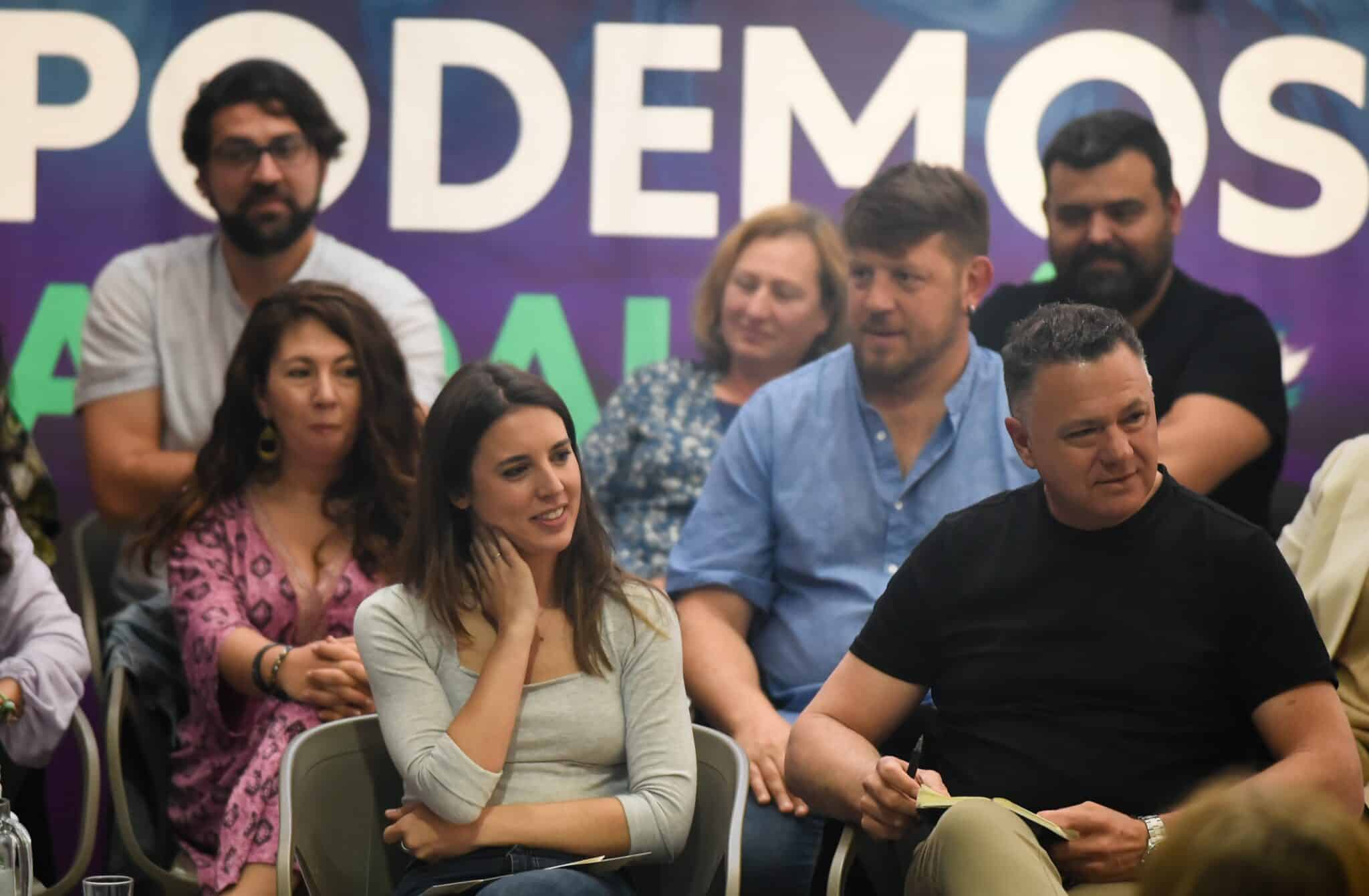 Juan Antonio Delgado (derecha), con la ministra Irene Montero en un reciente acto en Málaga.