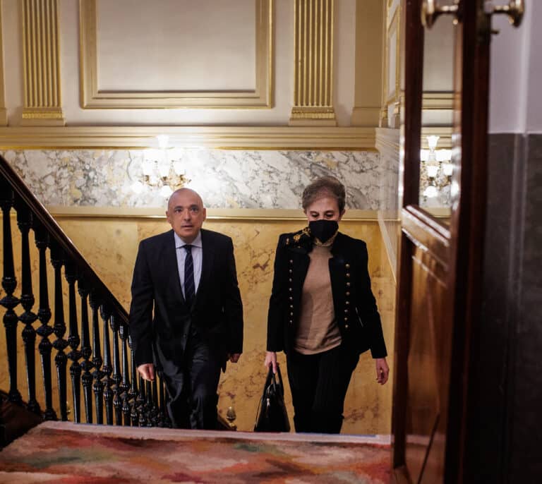 A la directora del CNI no la pueden cesar aunque quisieran