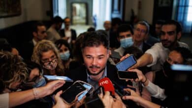 Rufián tilda de "tarado" a Puigdemont y obliga a Aragonès a disculparse ante JxCat